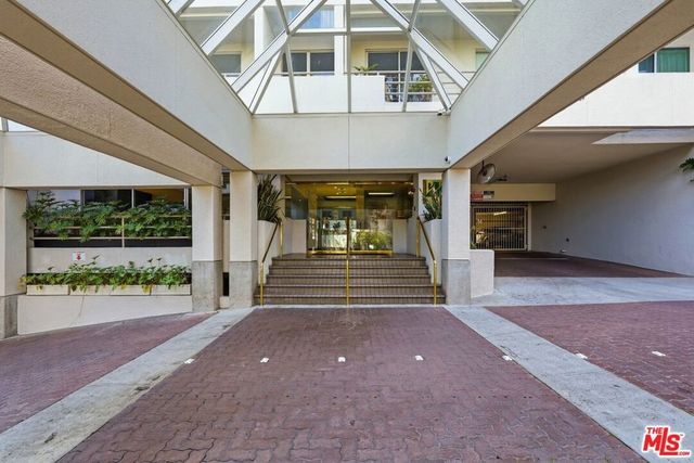 1131 Alta Loma Road 326, West Hollywood, CA 90069