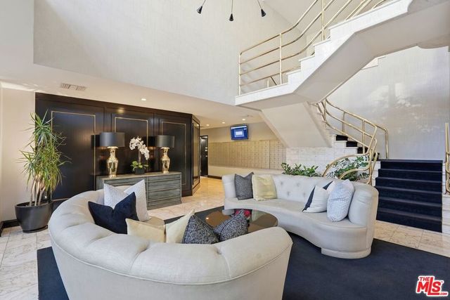 1131 Alta Loma Road 326, West Hollywood, CA 90069