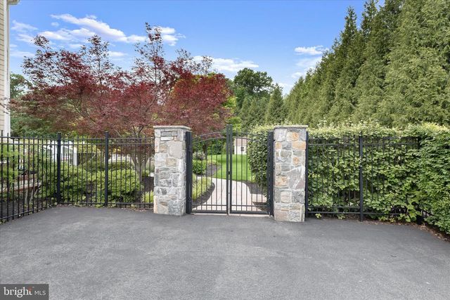 10130 SYCAMORE HOLLOW LN, Germantown, MD 20876