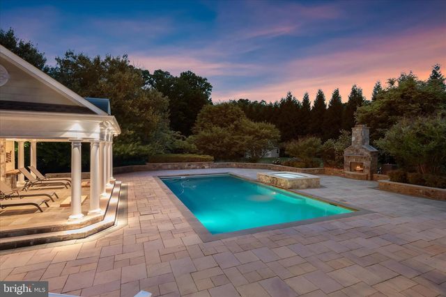 10130 SYCAMORE HOLLOW LN, Germantown, MD 20876