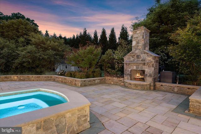 10130 SYCAMORE HOLLOW LN, Germantown, MD 20876