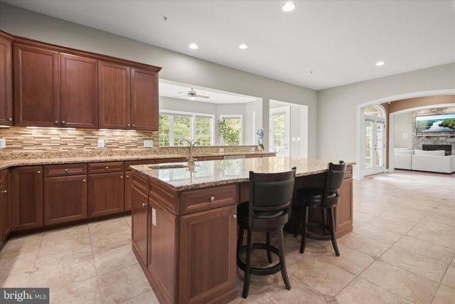 10130 SYCAMORE HOLLOW LN, Germantown, MD 20876