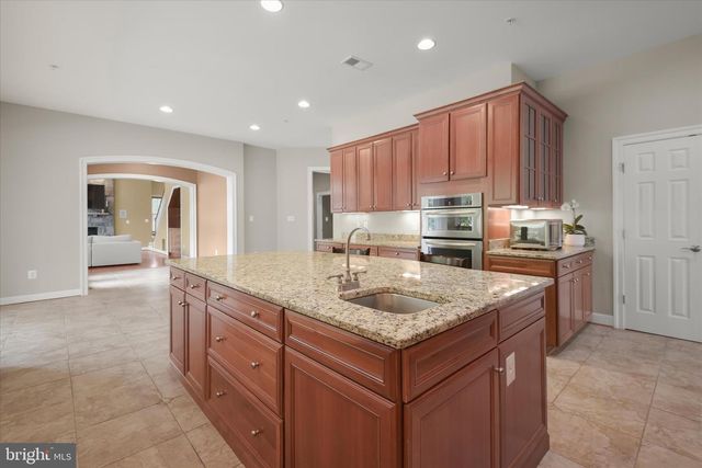10130 SYCAMORE HOLLOW LN, Germantown, MD 20876