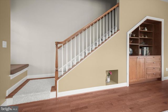 10130 SYCAMORE HOLLOW LN, Germantown, MD 20876