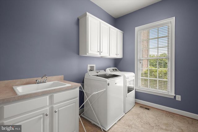 10130 SYCAMORE HOLLOW LN, Germantown, MD 20876