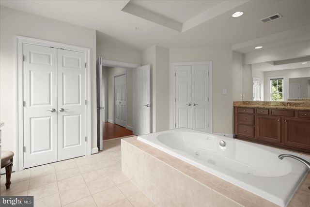10130 SYCAMORE HOLLOW LN, Germantown, MD 20876