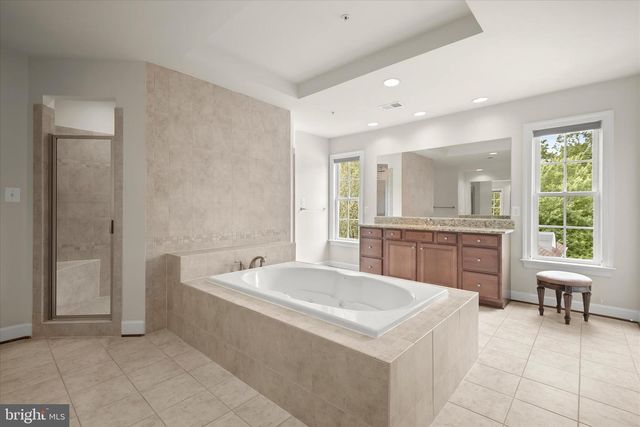 10130 SYCAMORE HOLLOW LN, Germantown, MD 20876