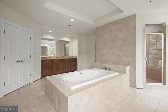 10130 SYCAMORE HOLLOW LN, Germantown, MD 20876