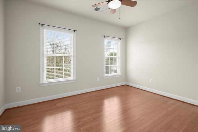 10130 SYCAMORE HOLLOW LN, Germantown, MD 20876