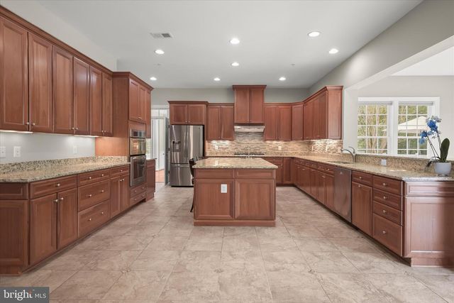 10130 SYCAMORE HOLLOW LN, Germantown, MD 20876