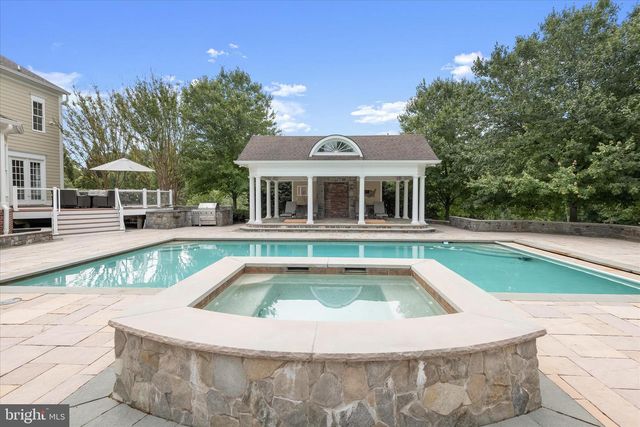 10130 SYCAMORE HOLLOW LN, Germantown, MD 20876