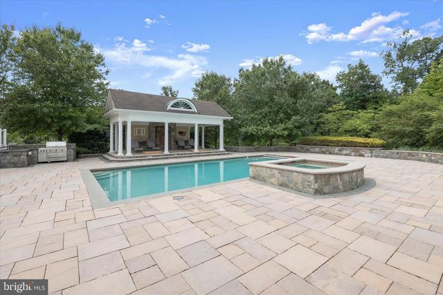 10130 SYCAMORE HOLLOW LN, Germantown, MD 20876