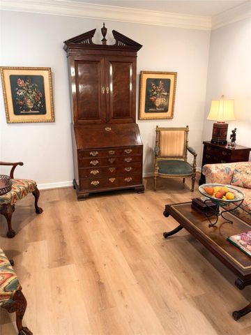 5818 Valley Forge Drive 108, Houston, TX 77057