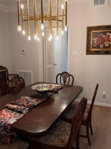 5818 Valley Forge Drive 108, Houston, TX 77057