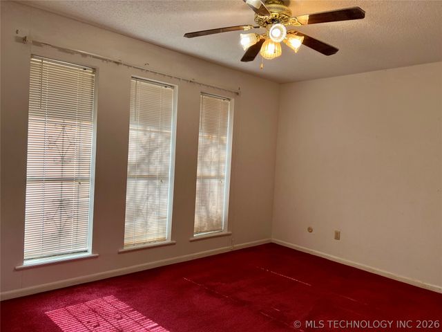 906 Briarwood Place, Durant, OK 74701