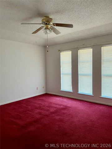 906 Briarwood Place, Durant, OK 74701