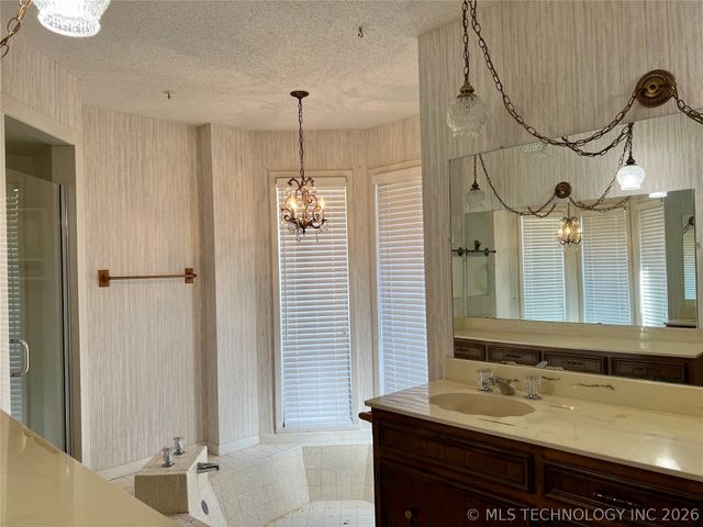 906 Briarwood Place, Durant, OK 74701