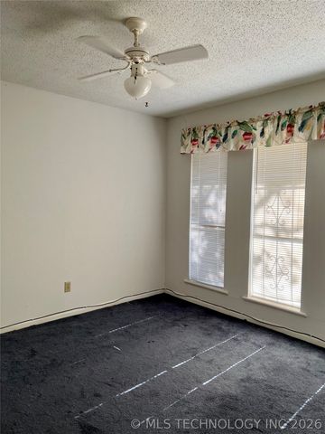 906 Briarwood Place, Durant, OK 74701