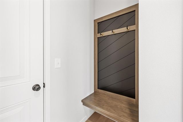 219 Meadows Field Drive NE, Cedar Rapids, IA 52402