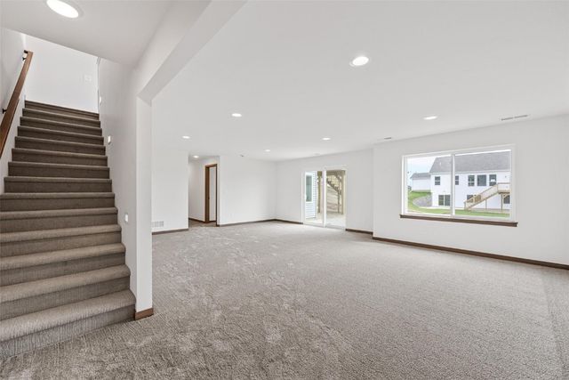 219 Meadows Field Drive NE, Cedar Rapids, IA 52402