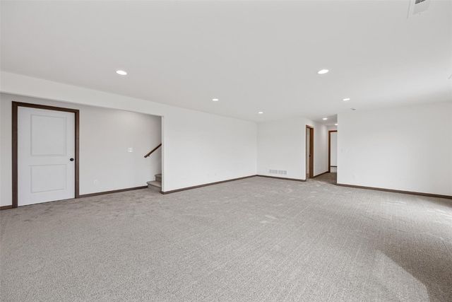 219 Meadows Field Drive NE, Cedar Rapids, IA 52402