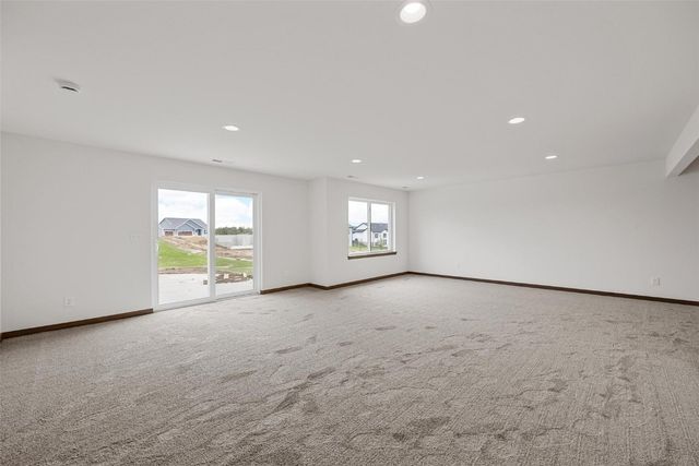 219 Meadows Field Drive NE, Cedar Rapids, IA 52402