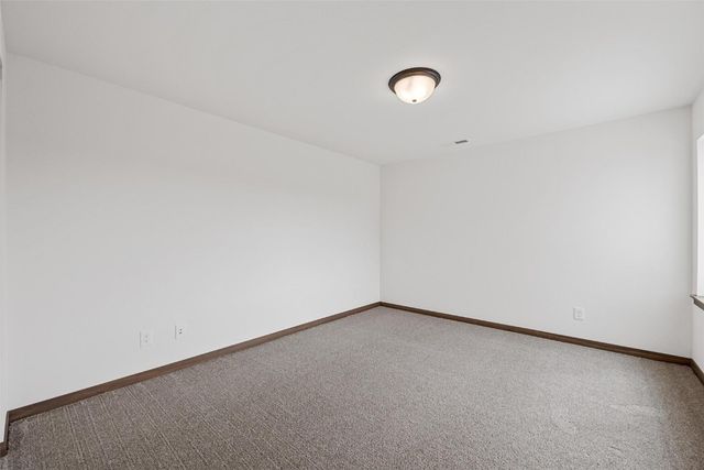 219 Meadows Field Drive NE, Cedar Rapids, IA 52402