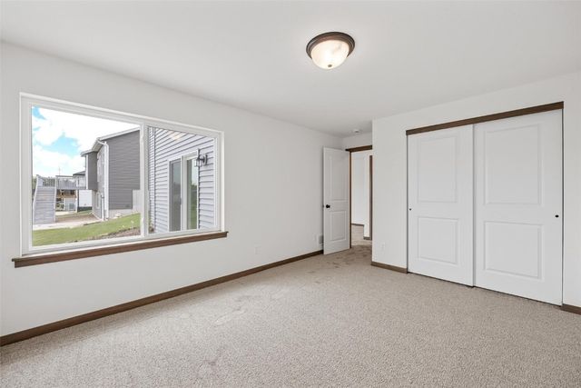 219 Meadows Field Drive NE, Cedar Rapids, IA 52402