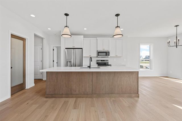 219 Meadows Field Drive NE, Cedar Rapids, IA 52402