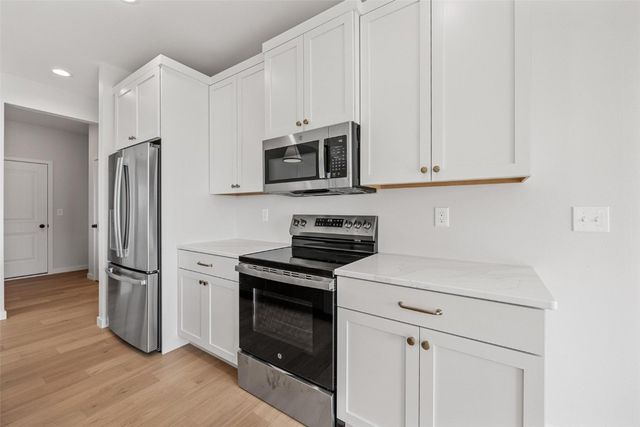 219 Meadows Field Drive NE, Cedar Rapids, IA 52402