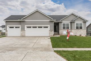 219 Meadows Field Drive NE, Cedar Rapids, IA 52402