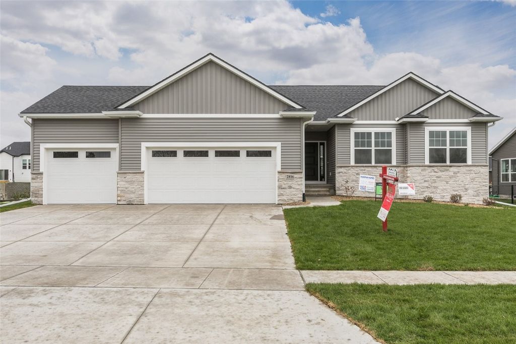 219 Meadows Field Drive NE, Cedar Rapids, IA 52402