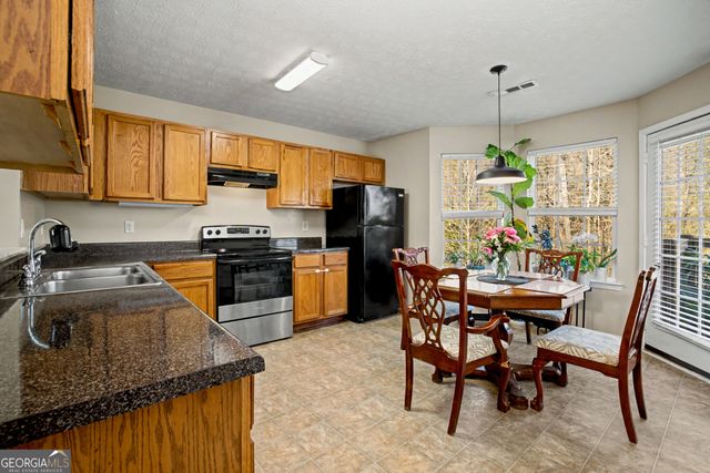 2 Ray Way, Grantville, GA 30220