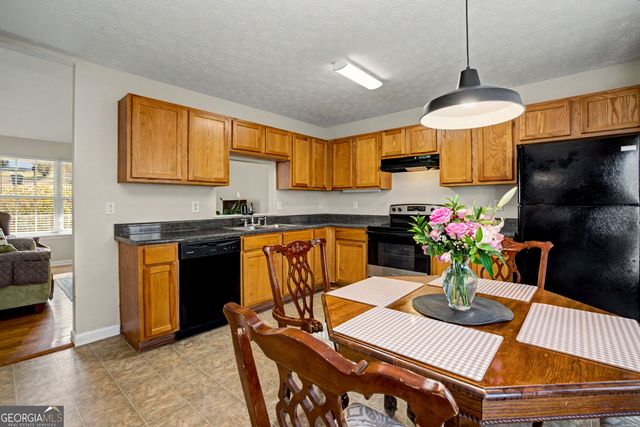 2 Ray Way, Grantville, GA 30220