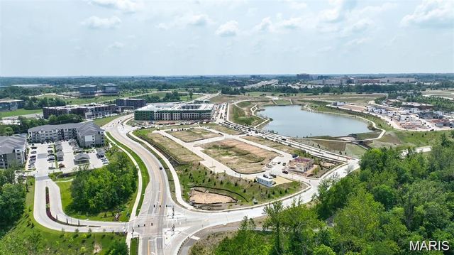 16545 Yellowwood Drive 66-303, Chesterfield, MO 63017