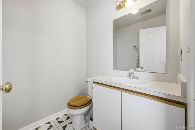 6015 Edmund Street, Romulus, MI 48174