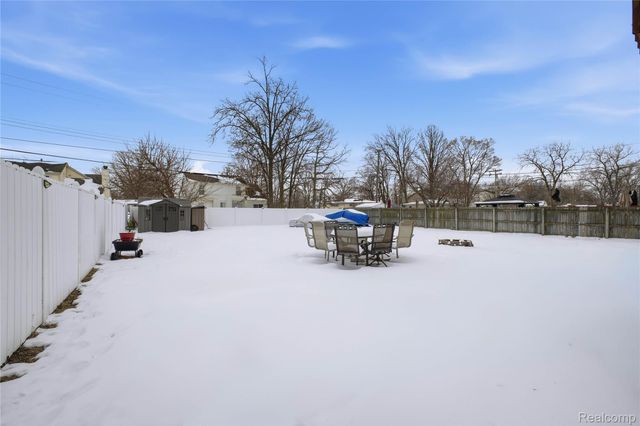 6015 Edmund Street, Romulus, MI 48174