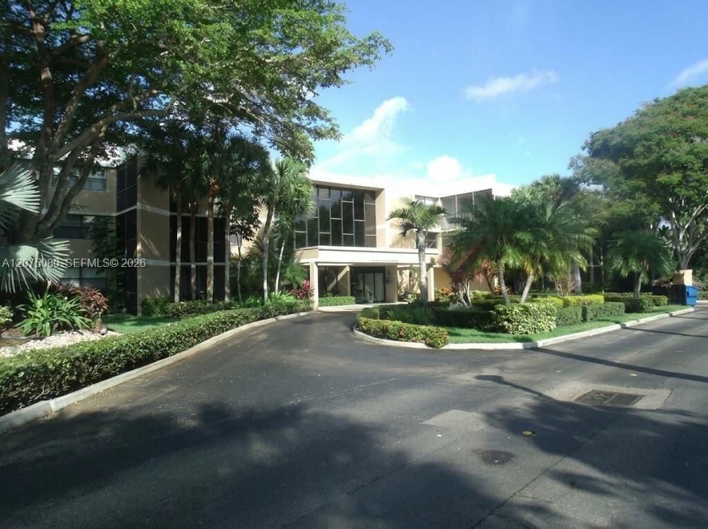 16500 Golf Club Road 104, Weston, FL 33326