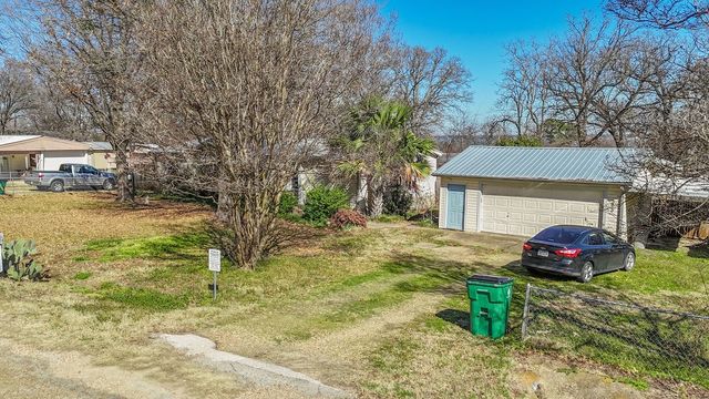 305 Pine Street, Seven Points, TX 75143