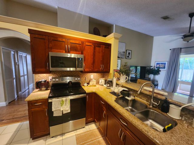 10246 SW 16th Court, Pembroke Pines, FL 33025