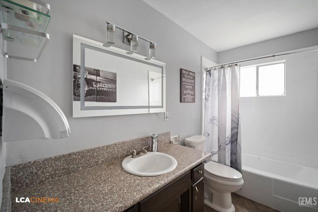 1845 Kent Drive, Bakersfield, CA 93306