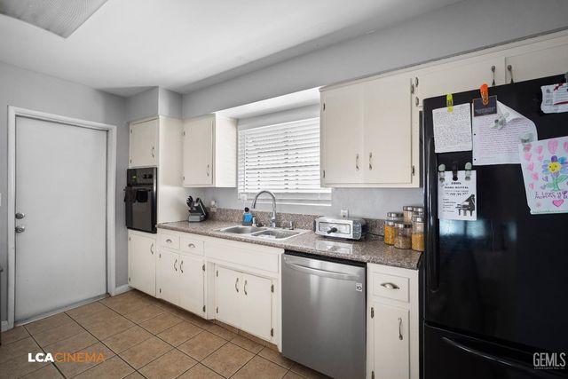 1845 Kent Drive, Bakersfield, CA 93306