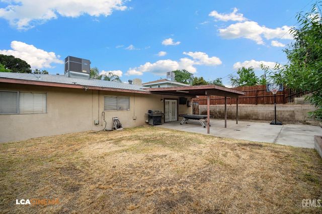 1845 Kent Drive, Bakersfield, CA 93306