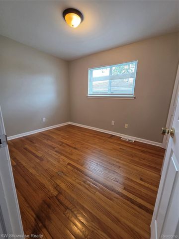 30520 Hiveley Street, Westland, MI 48186