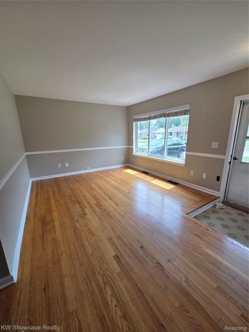 30520 Hiveley Street, Westland, MI 48186