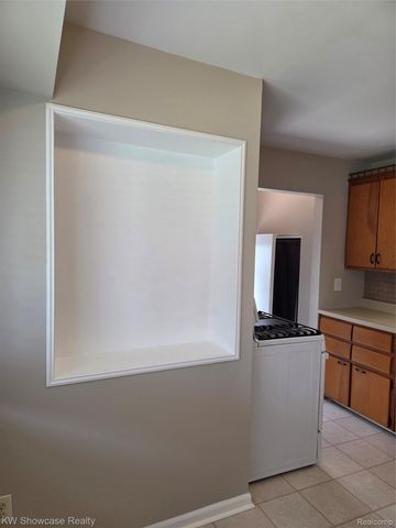 30520 Hiveley Street, Westland, MI 48186