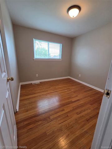 30520 Hiveley Street, Westland, MI 48186