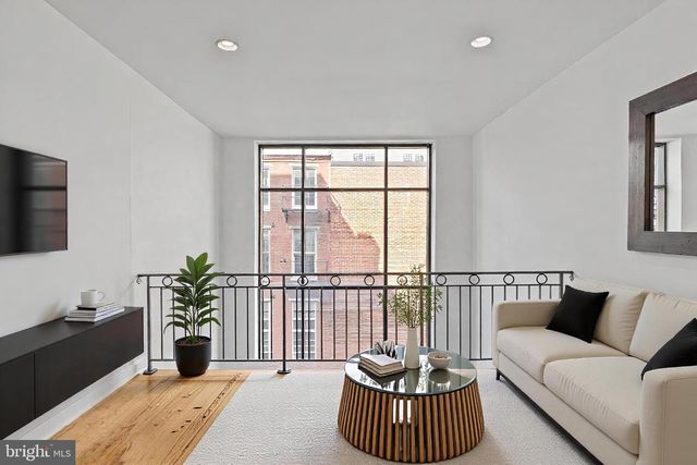 218 CHURCH ST, Philadelphia, PA 19106