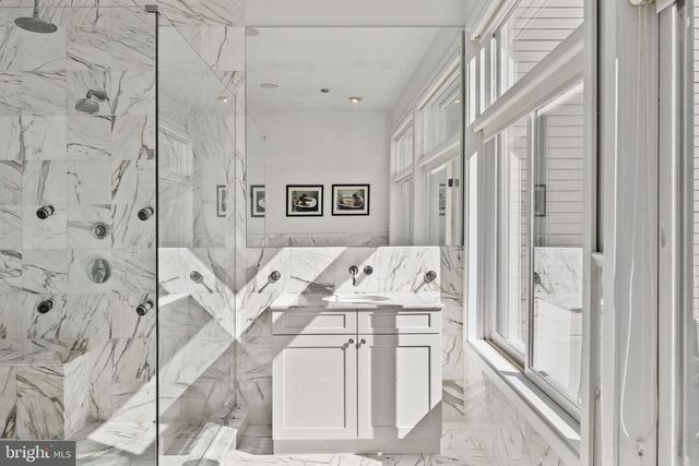 218 CHURCH ST, Philadelphia, PA 19106