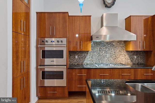 218 CHURCH ST, Philadelphia, PA 19106